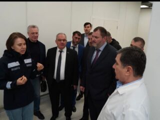 Министр МЗ РД в сопровождении федеральных экспертов посетил строящееся модульное приемное отделение в РКБСМП
